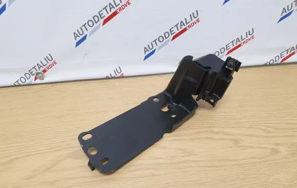 BMW X1 E84 Radiator mount bracket 7117811 51647117811 7591647