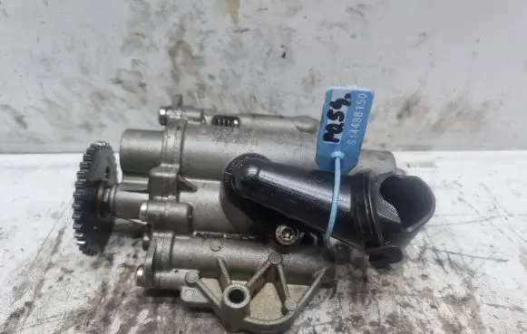 Volkswagen Golf VII Oil pump 04E115103F