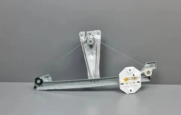Rear door manual window regulator