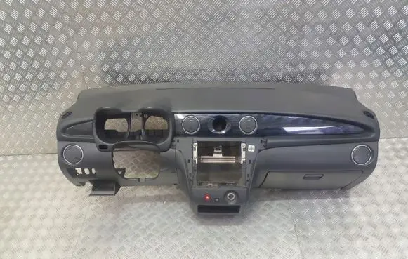 Mitsubishi Outlander Dashboard