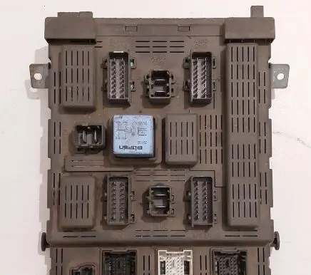 Peugeot 607 Fuse module 9640797980