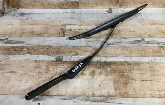 Renault Kangoo I Front wiper blade arm 