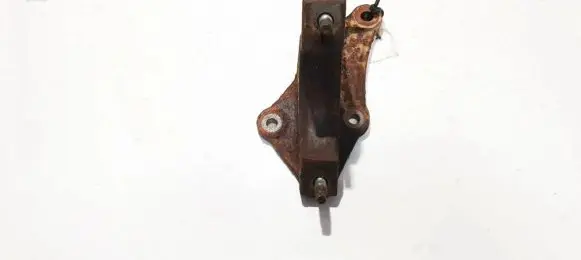 Ford Focus Engine mounting bracket