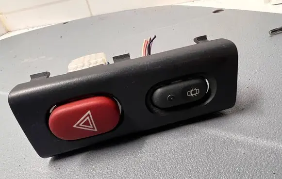 Renault Laguna I Central locking switch button 7700421089