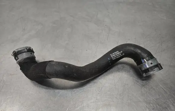 Engine coolant pipe/hose