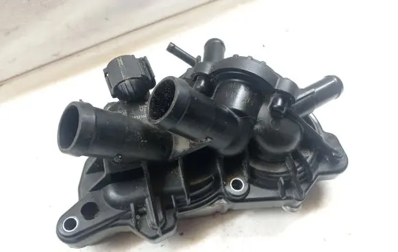 Volkswagen Jetta VII Water pump 04E121600BD 04E121042M