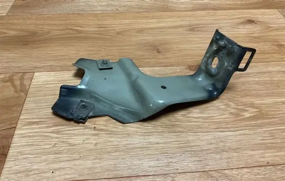 Opel Insignia A Fender mounting bracket 0531