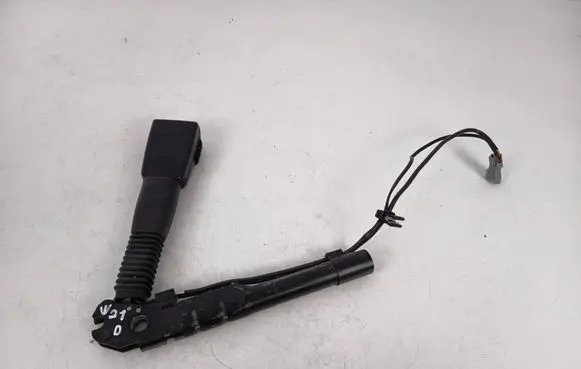 BMW 1 E82 E88 Front seatbelt buckle 7213564