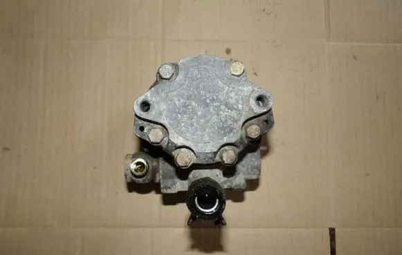 Volkswagen Golf IV Power steering pump