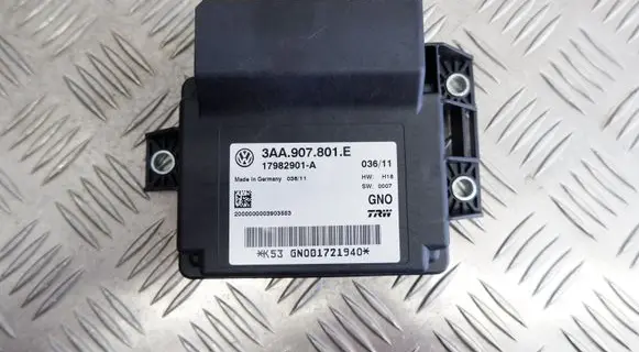 Volkswagen PASSAT B7 Hand brake control module 3AA907801E