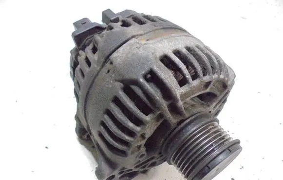 Volkswagen Polo IV 9N3 Generator/alternator 045903023A