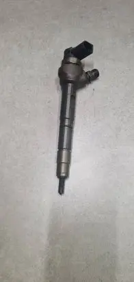 Volkswagen PASSAT B7 Fuel injector 03L130277Q