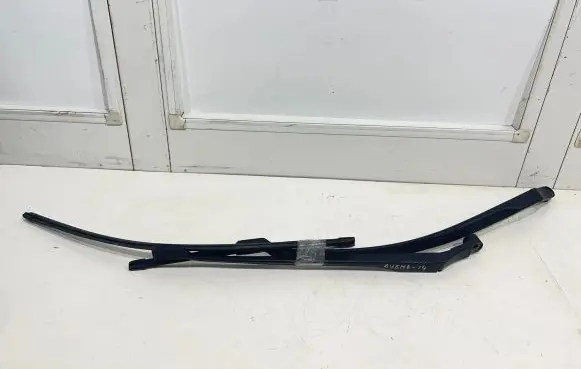 Toyota Avensis T270 Front wiper blade arm