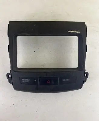 Peugeot 4007 Radio/GPS head unit trim 8002A541XA 8F20A