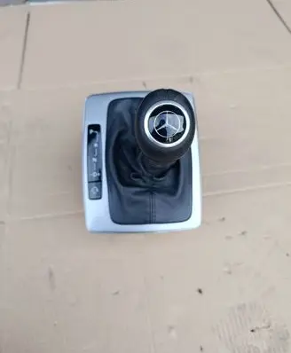 Mercedes-Benz C W204 Gear shifter/selector A2042673724
