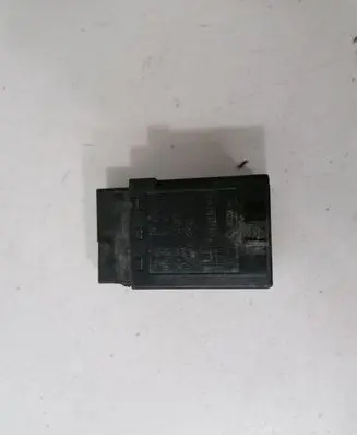 BMW 7 E38 Glow plug pre-heat relay 2243562