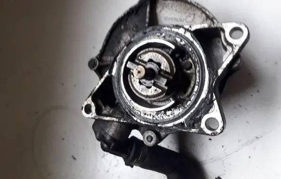 Audi A6 S6 C5 4B Vacuum pump