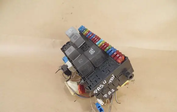 Volkswagen PASSAT B4 Fuse box set 357937039