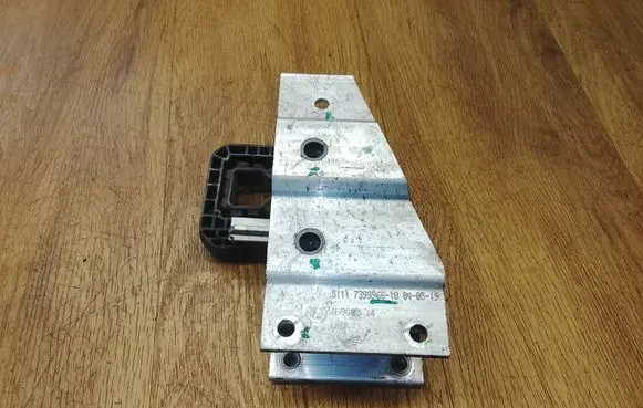 BMW X3 G01 Radiator mount bracket 7399966 51117399966 8642754