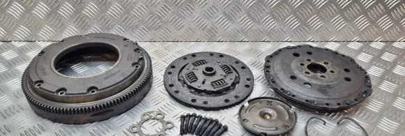 Volkswagen Golf III Clutch set kit 027105273D 068141036N