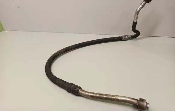 Volkswagen PASSAT B5.5 Air conditioning (A/C) pipe/hose 
