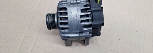 Peugeot 2008 I Generator/alternator 9818677980