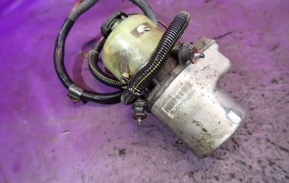 Opel Astra H Power steering pump