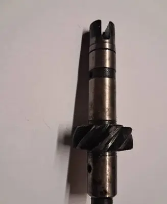 Mercedes-Benz W123 Oil pump balance shaft 200DOM615