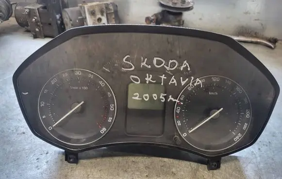 Skoda Octavia Mk2 (1Z) Speedometer (instrument cluster) V3562426 SKZ7Z0E3087797 1Z0920810D