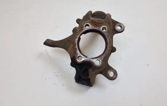 Nissan Qashqai Front wheel hub spindle knuckle 