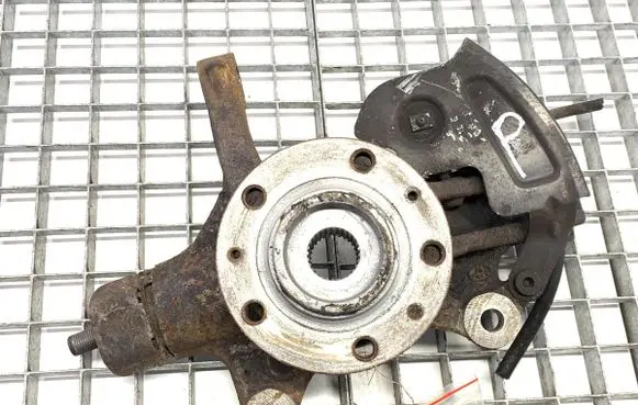 Front wheel hub spindle knuckle