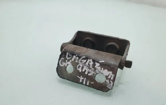 Nissan Qashqai+2 Loading door upper hinge 
