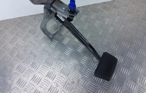 Hyundai i20 (BC3 BI3) Brake pedal 32800Q0200 93810J3000
