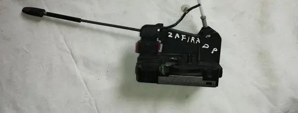 Opel Zafira A Front door lock EY24444016