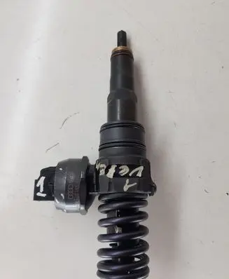 Volkswagen PASSAT B5.5 Fuel injector 38130079MX