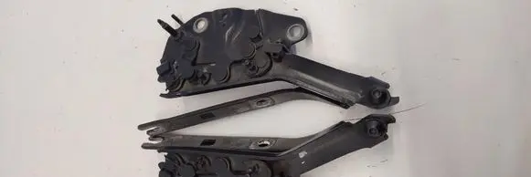 Engine bonnet/hood hinges