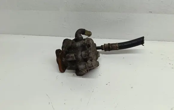 Volkswagen PASSAT B5 Power steering pump 8D0145156L