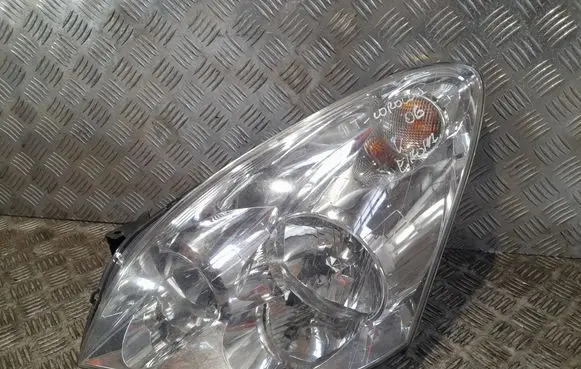 Toyota Corolla Verso E121 Headlight/headlamp