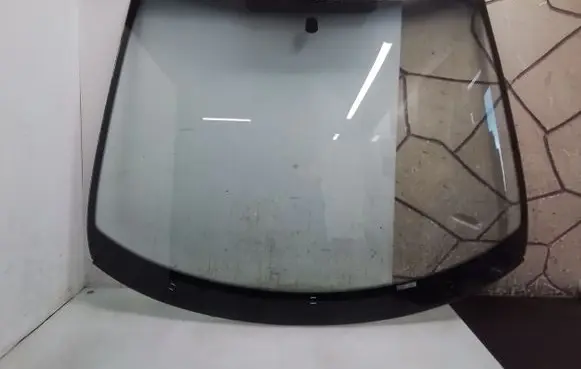 Peugeot 207 Front windscreen/windshield window 