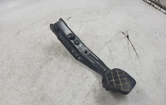 Volkswagen Bora Brake pedal 1J0721173