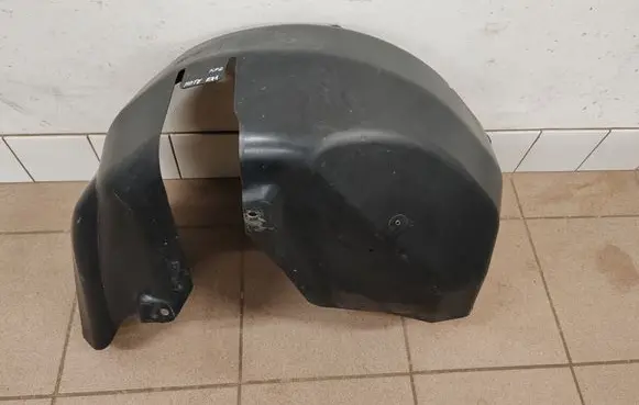 Rear arch fender liner splash guards