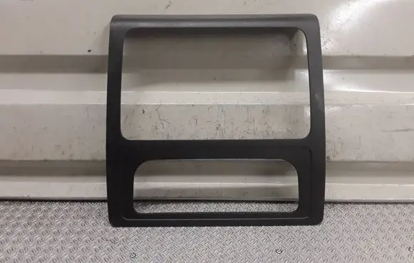 Volkswagen Caddy Radio/GPS head unit trim 2K5858061A