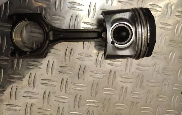 Volvo V60 Piston with connecting rod 81l123