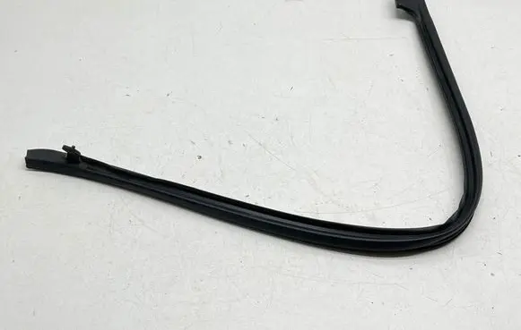 Chrysler Pacifica Sliding door rubber seal 681887223