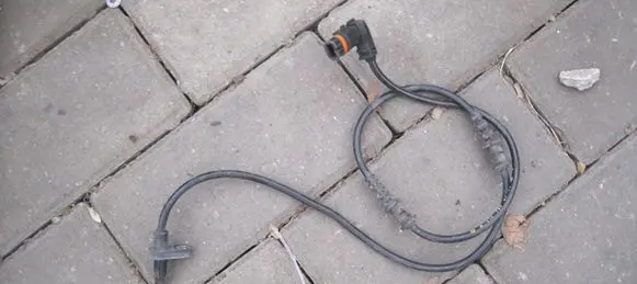 Mercedes-Benz E W212 ABS brake wheel speed sensor A2129050901