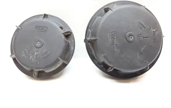 Volvo V70 Headlight/headlamp dust cover 89001146 89001811