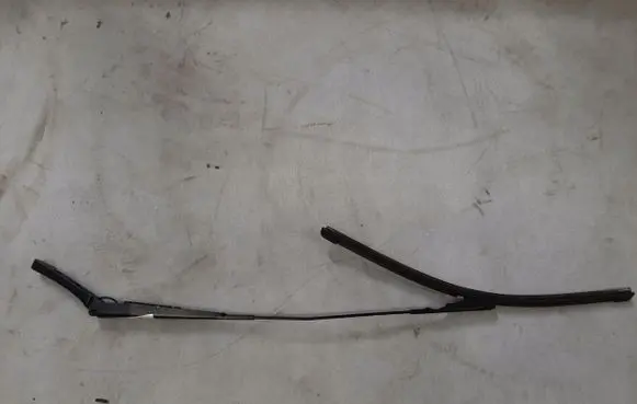 Volkswagen Jetta VI Front wiper blade arm 5C7955410