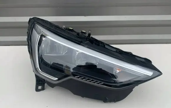 Audi Q3 F3 Headlight/headlamp 1090025