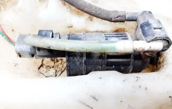 Nissan Almera Tino Windscreen/windshield washer pump