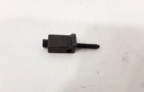 Volkswagen Golf V Fuel Injector clamp holder
